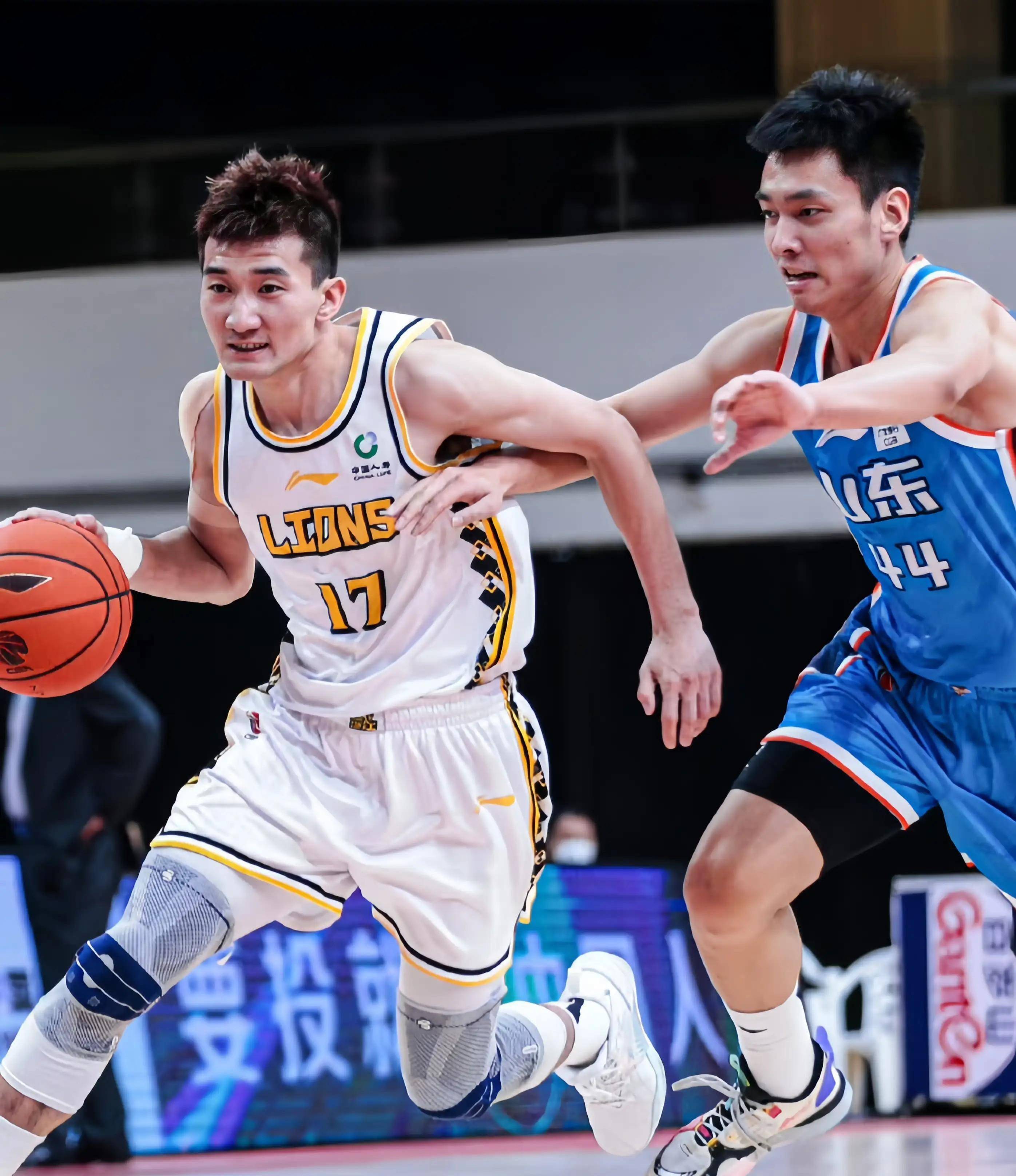 并分析其背 并分析其背