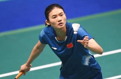 也可以在右 也可以在右